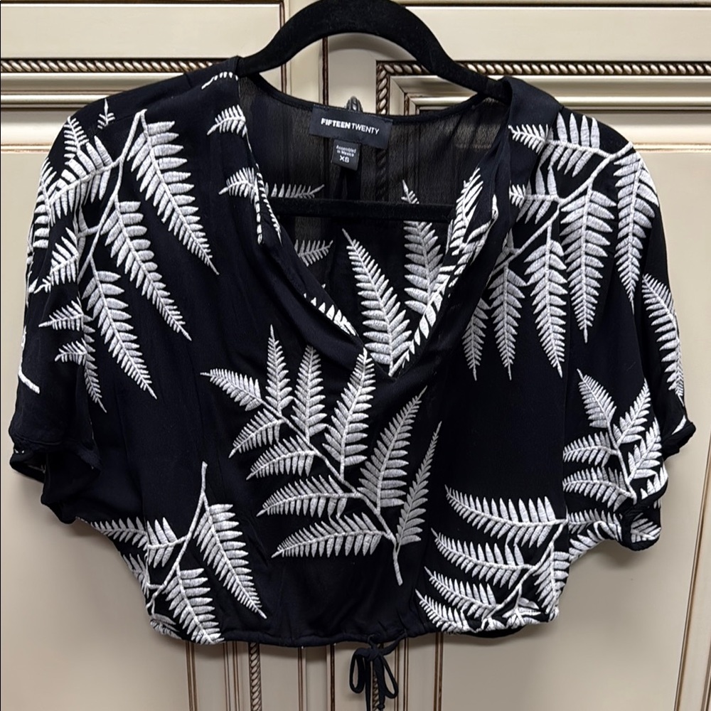 Fifteen Twenty Black and White Leaf Print Women's Top